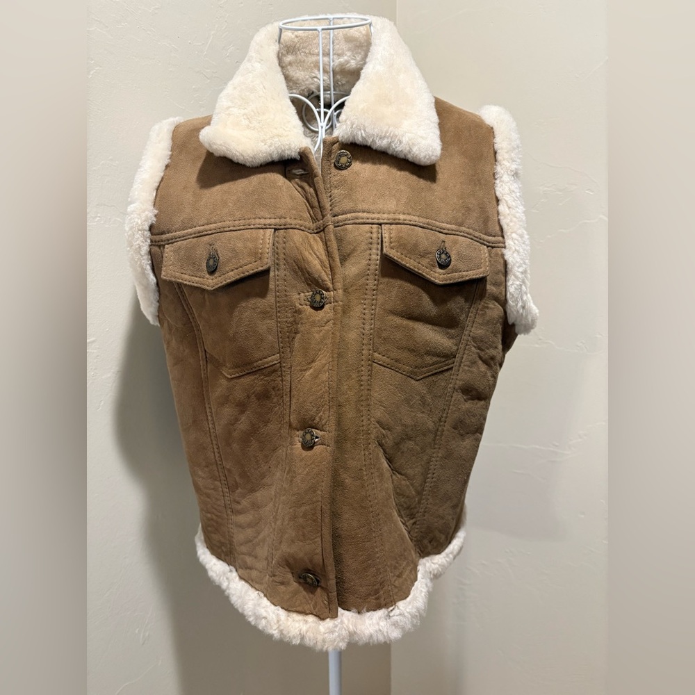 UGG WOMENS SHEARLING VEST  CHESTNUT Med